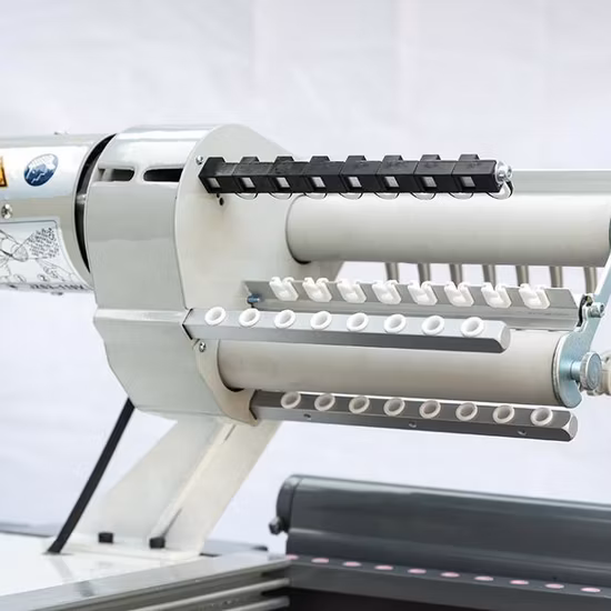 デュアルシステムデュアルスターラーデュアルモーターマルチゲージ52インチコンピュータ化されたプロフェッショナルフラット工業用編み機靴の襟帽子Tシャツセーター